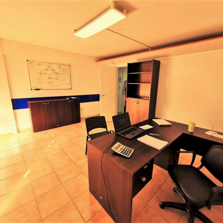 Oficina Amplia - Micro Centro Santa Rosa - Construccion Nueva